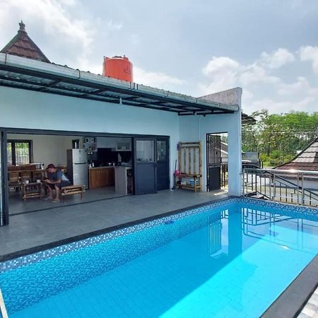 Pool Villa Saung Suluh Purwokerto Esterno foto