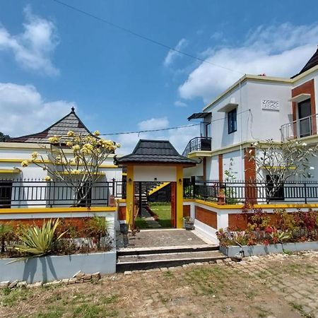 Pool Villa Saung Suluh Purwokerto Esterno foto