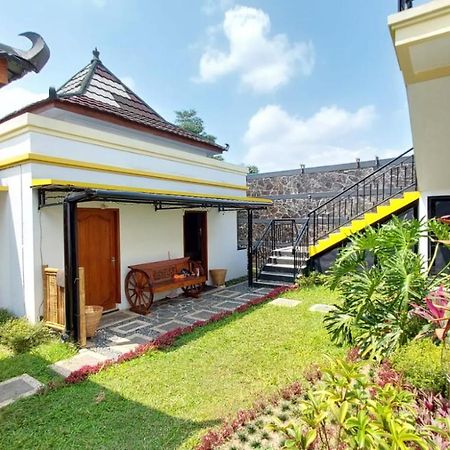 Pool Villa Saung Suluh Purwokerto Esterno foto