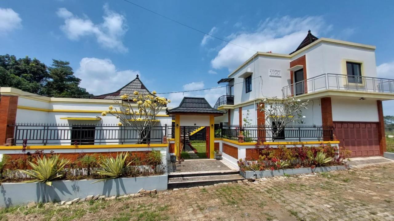 Pool Villa Saung Suluh Purwokerto Esterno foto