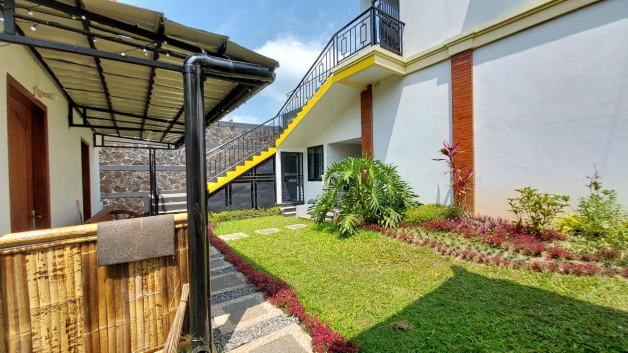Pool Villa Saung Suluh Purwokerto Esterno foto