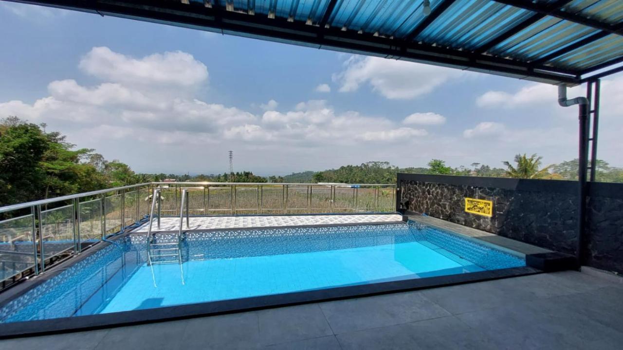 Pool Villa Saung Suluh Purwokerto Esterno foto