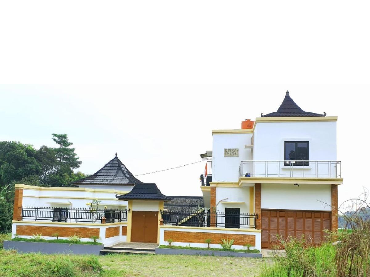 Pool Villa Saung Suluh Purwokerto Esterno foto
